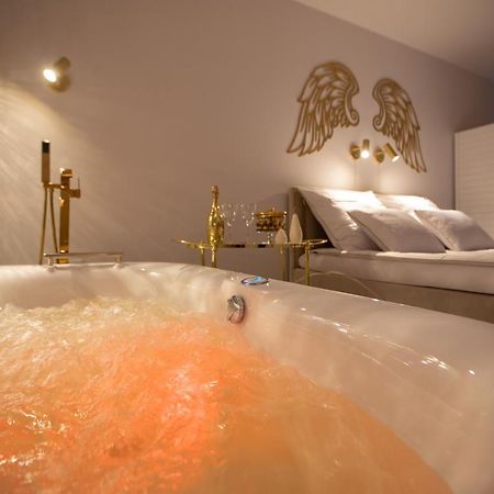 Apartament Gold Sauna&Jacuzzi Kolobrzeg Ngoại thất bức ảnh